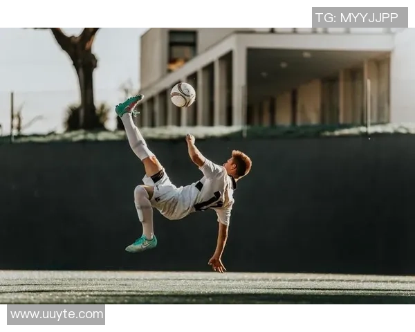 追逐绿茵梦想我的理想是成为一名优秀的足球运动员